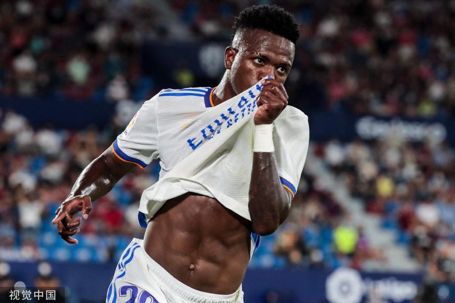 中国足坛2025赛季大结局：海港中超夺冠，国安收获足协杯（2025中国足坛收官：上海海港问鼎中超，北京国安捧得足协杯）