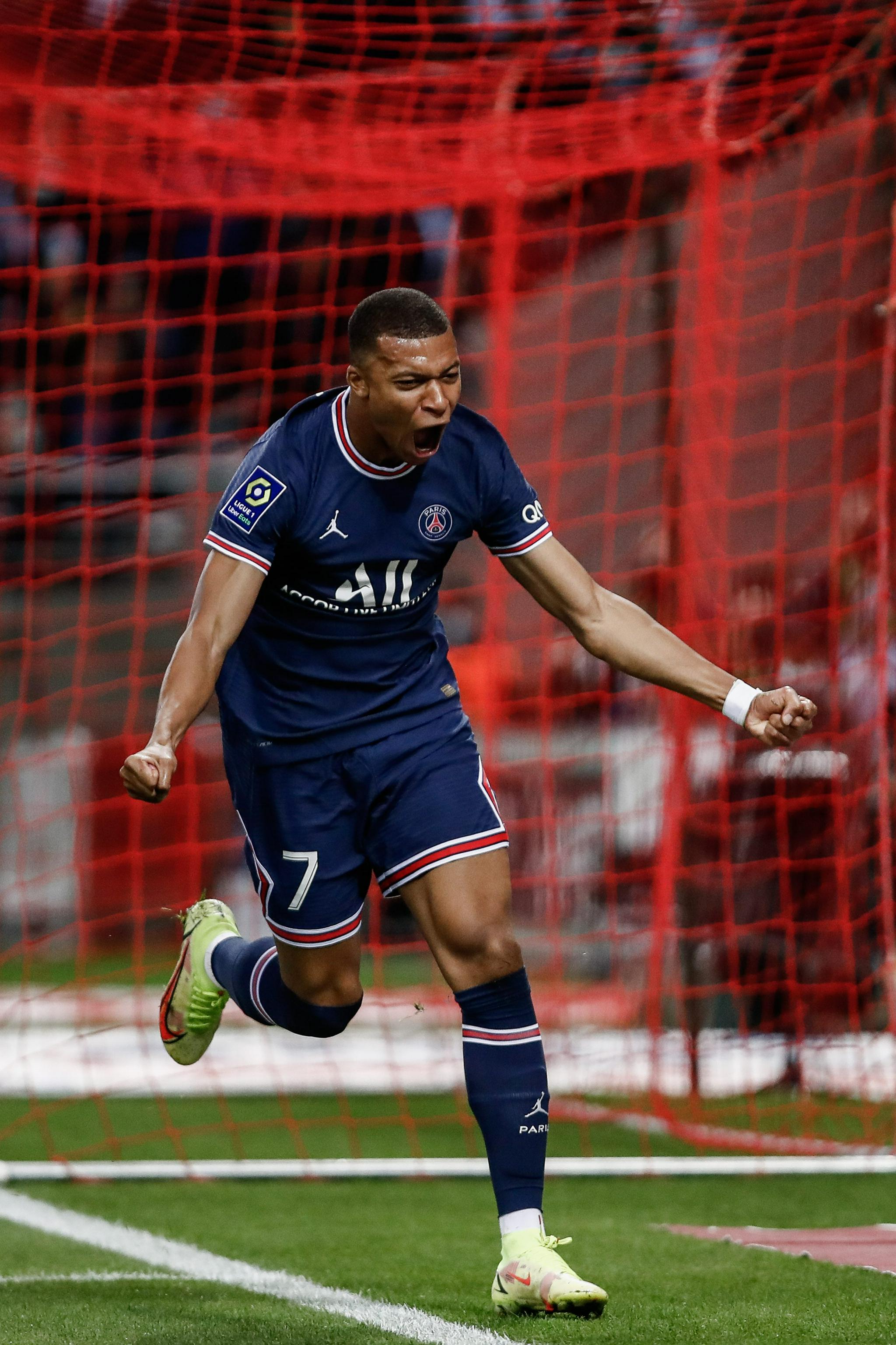 萨拉赫不满上场时间但无意冬窗离队，埃及足协称其仍将创造历史（萨拉赫不满出场时间但无冬窗离队意向，埃及足协：他仍将续写历史）