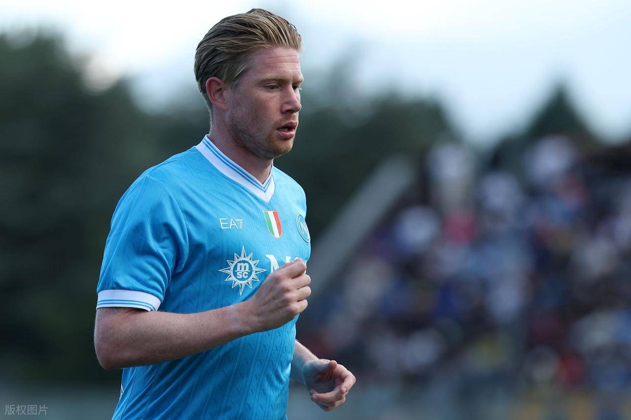 姆巴佩对阵赫罗纳时与第四官员发生争执：我说话的时候看着我！（姆巴佩战赫罗纳与第四官员爆发口角： ＂我说话时看着我！）