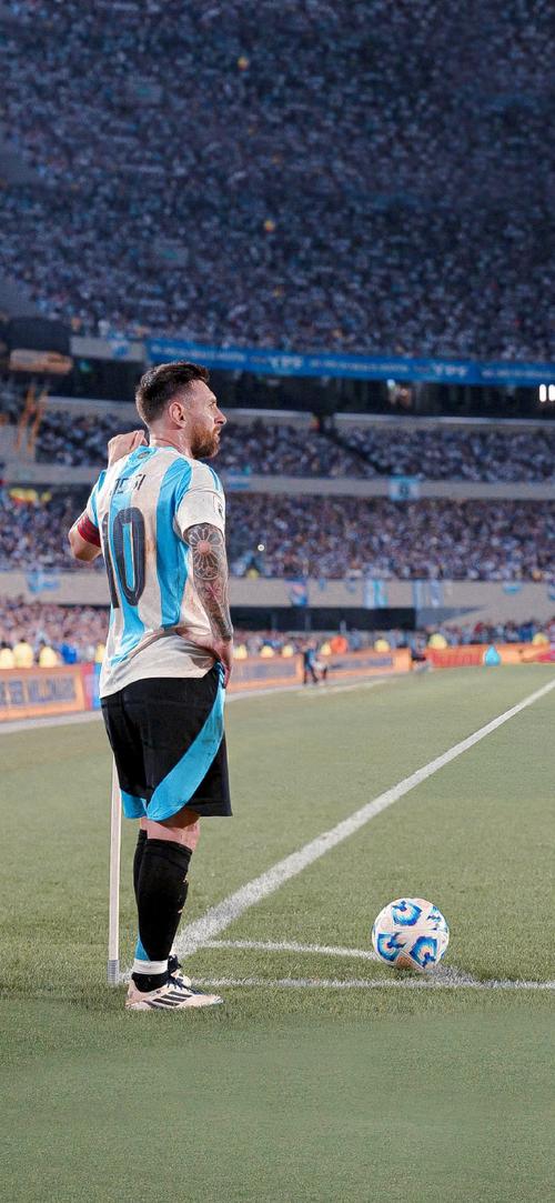 莫德里奇在对阵拉齐奥的比赛中踢满全场，Sofac...（莫德里奇对阵拉齐奥打满全场，SofaScore评分出炉）