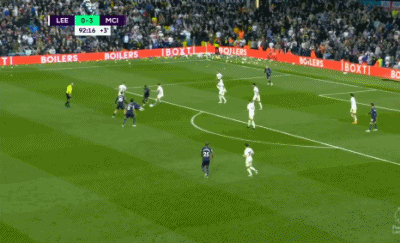 图片报：因极端球迷大规模燃放烟火，拜仁将面临欧足联的处罚（极端球迷大规模燃放烟火，拜仁恐遭欧足联处罚）