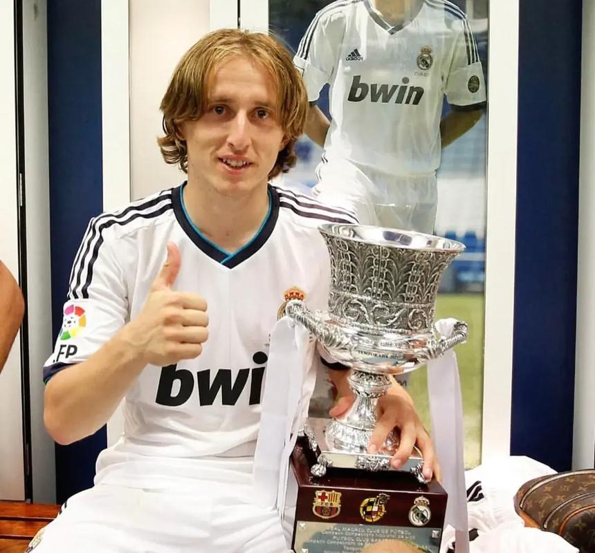 德媒：如果诺伊尔续约留队，拜仁希望明夏2000万欧出售努贝尔（德媒：诺伊尔若续约留队，拜仁计划明夏以2000万欧出售努贝尔）