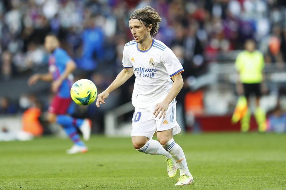 半场战报：科莫0-0卡利亚里（半场战况：科莫与卡利亚里战成0-0）